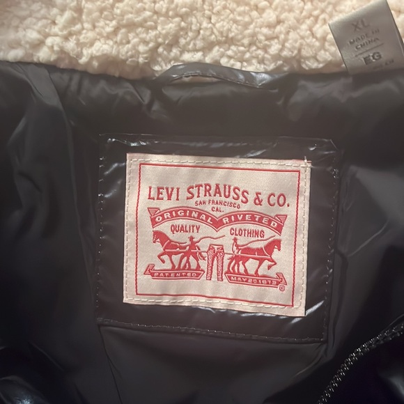 Levi’s puffy coat - Picture 3 of 5